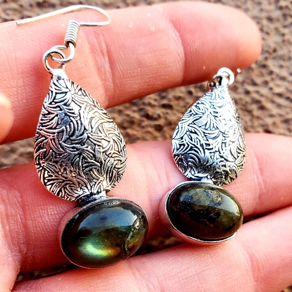 New Labradorite Silver Earrings. - Picture 7 of 9
